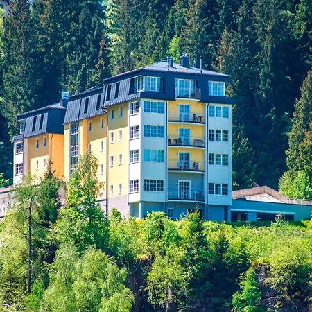 Splendid With Serene View Apartment *